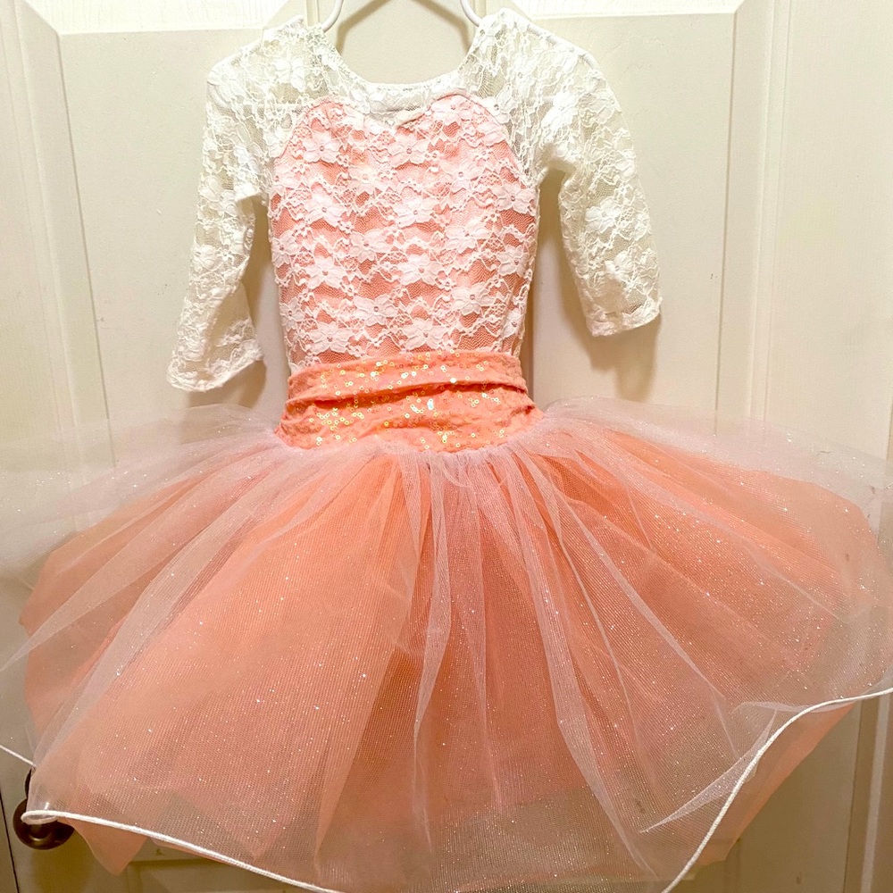 Beautiful lace accent peach/white ballet leotard.